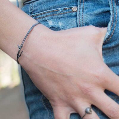 Brazalete de rama fina Twigs | Pulsera semirigida de plata de ley