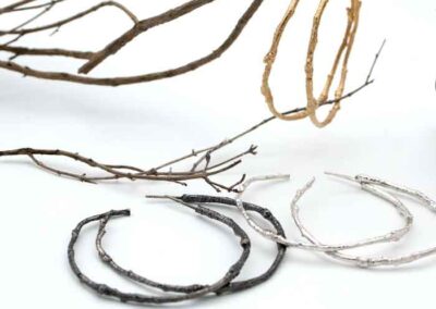 Pendientes de aro con forma de rama Twigs | argollas de plata de ley